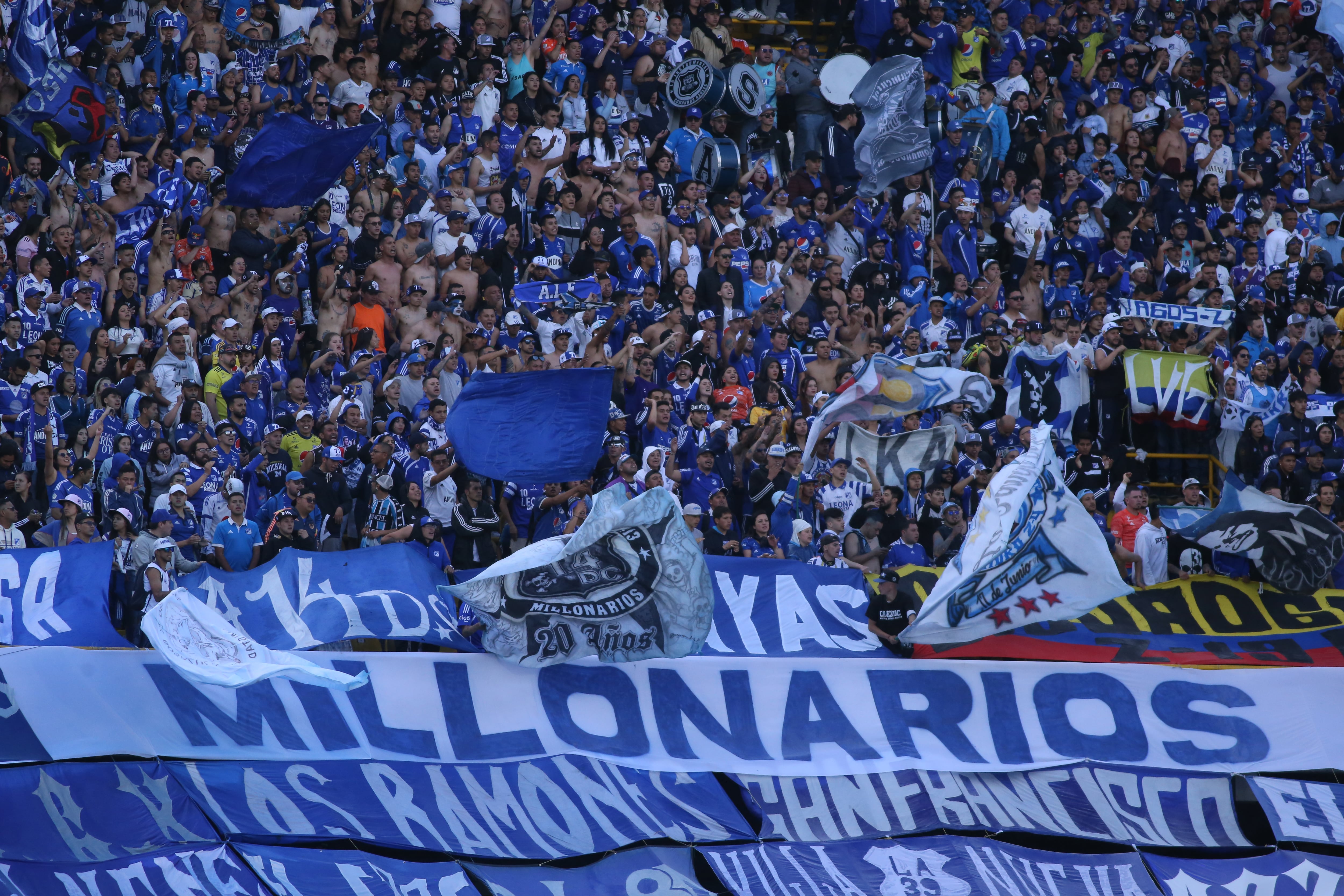 Hinchas de Millonarios FC. (Photo by Daniel Garzon Herazo/NurPhoto via Getty Images)