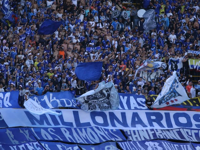 Hinchas de Millonarios FC. (Photo by Daniel Garzon Herazo/NurPhoto via Getty Images)