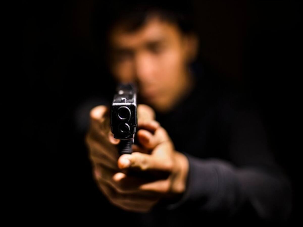 Recompensa de 20 millones por información de atacantes a dos policías en Medellín