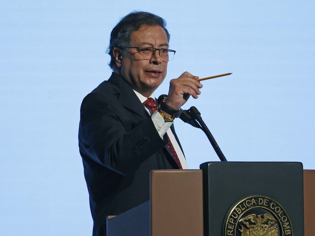 No es lo mismo tener un software para cazar mafiosos que tenerlo sin orden judicial: Petro