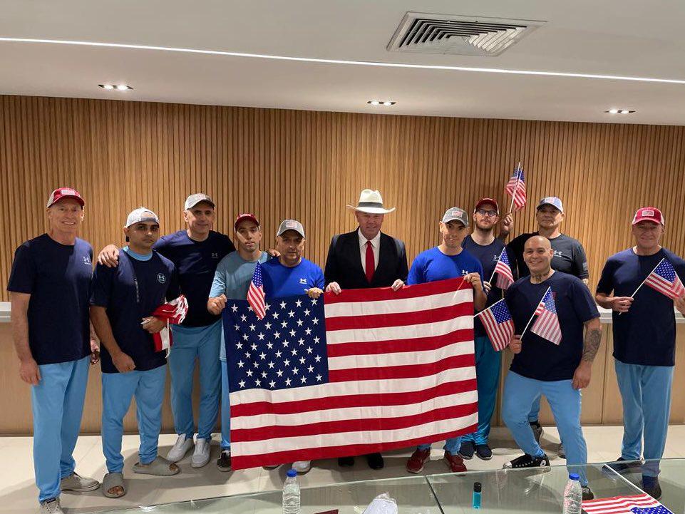 Diez estadounidenses con el encargado de Negocios de EEUU en Colombia y Venezuela, John McNamara. Foto: Embajada de EE. UU. en Venezuela