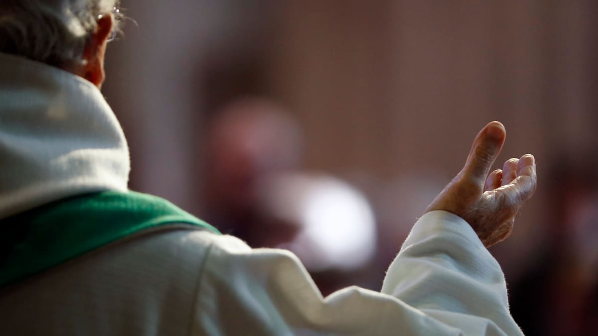 La condecoración a sacerdote acusado de pederastia que habrían entregado en el Meta