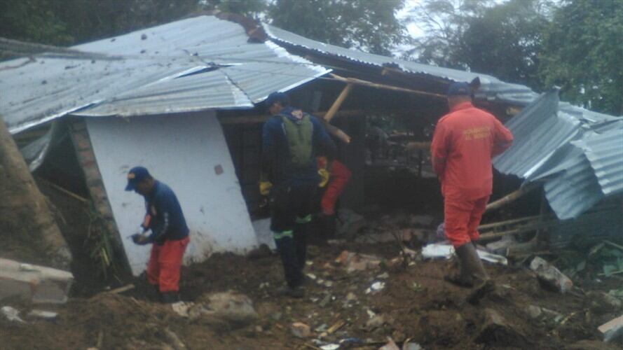 Unidades de Bomberos de Popayán y Santander de Quilichao se dirigen al sitio para apoyar las actividades de búsqueda y rescate. Foto: Bomberos