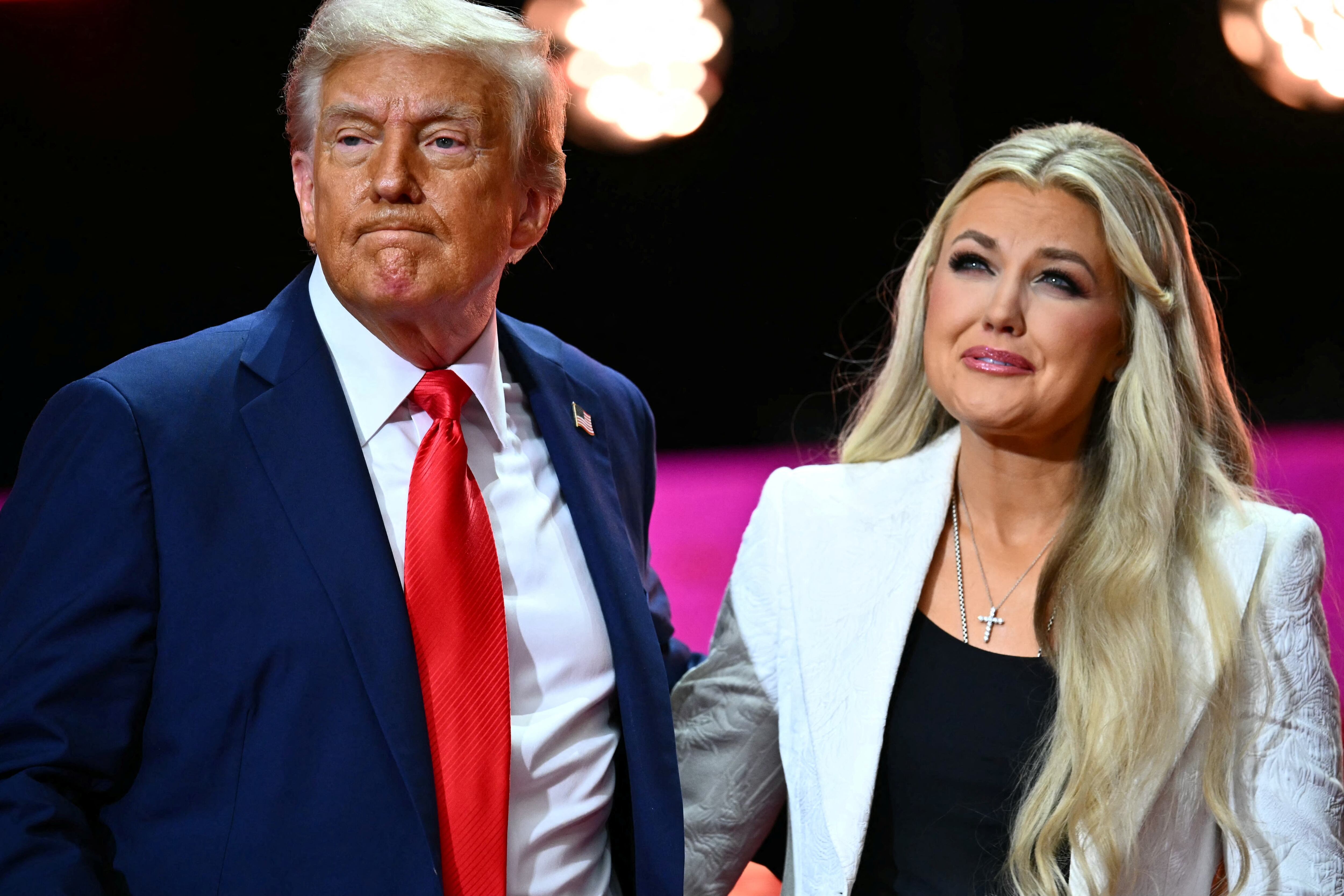 Donald Trump y Erika Kirk. Foto: Mandel NGAN / AFP.