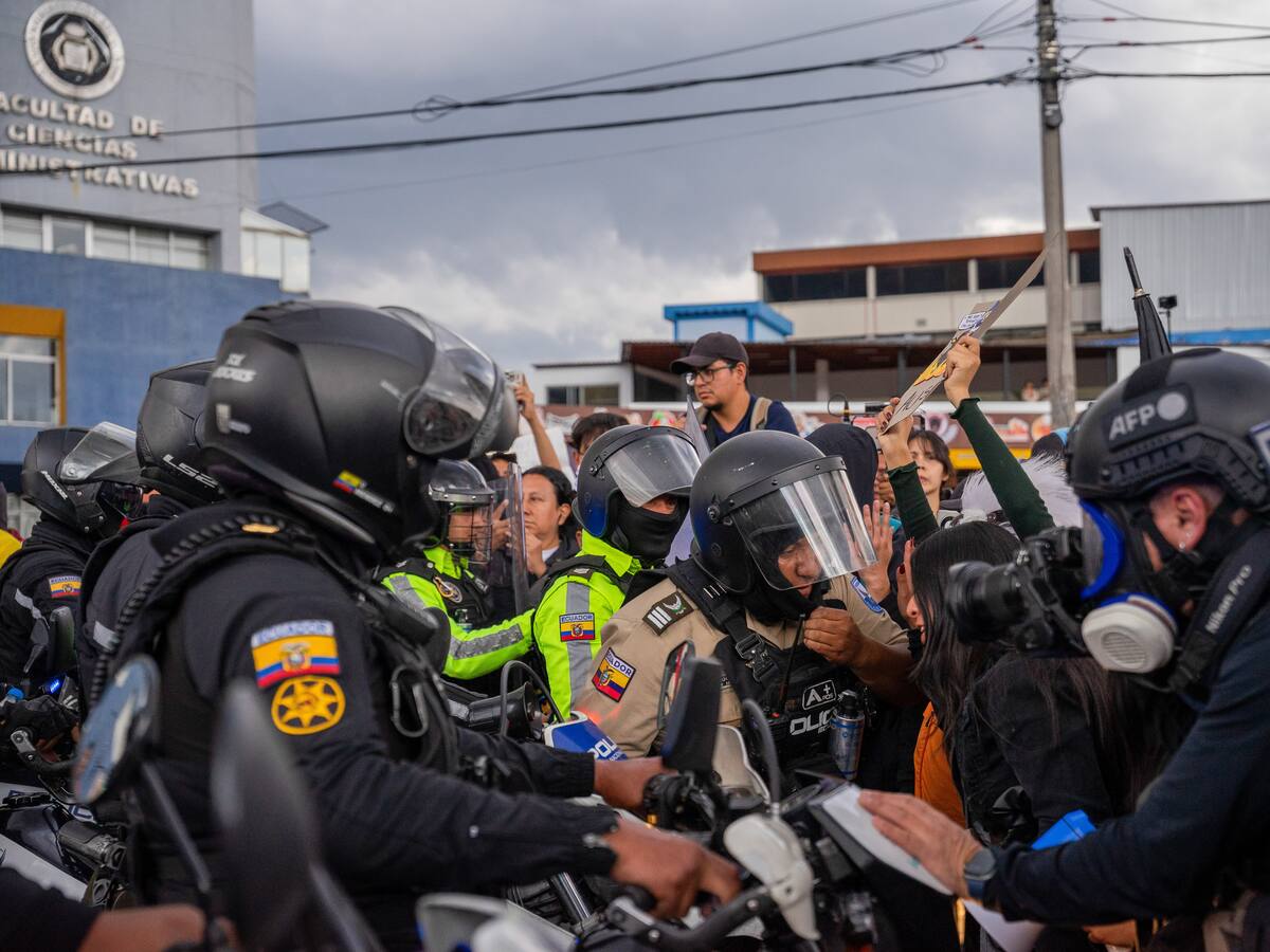 Cinco venezolanos y tres colombianos, entre los 102 detenidos en protestas en Ecuador