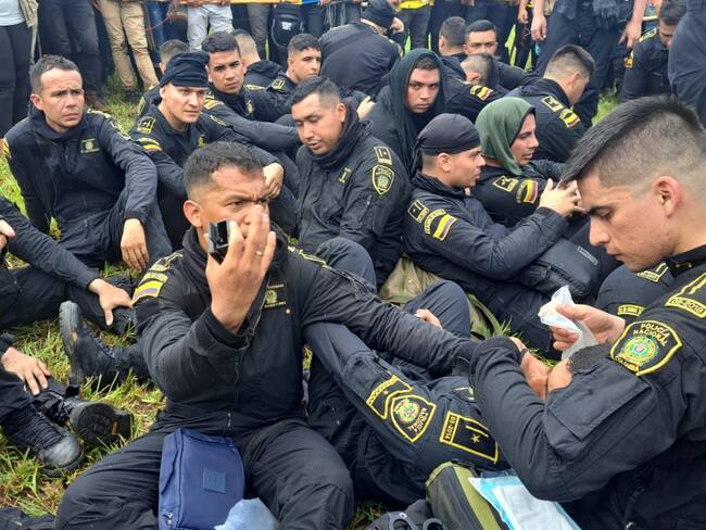 Policías retenidos en Caquetá en noviembre de 2022.