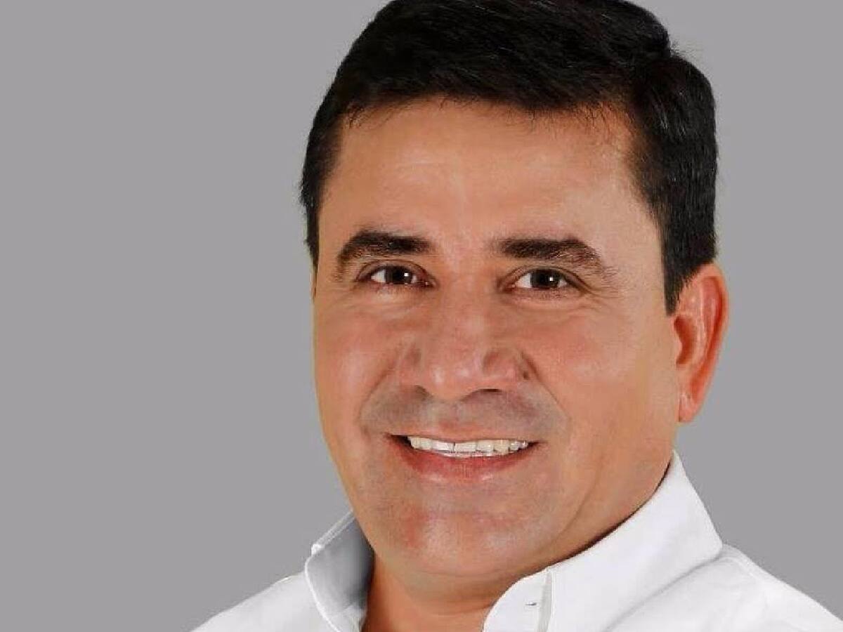 “La esposa del inútil presidente”: concejal de Bucaramanga que luego abrazó a Iván Duque