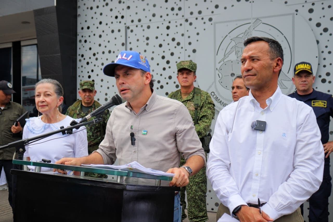 Alcalde de Cali, Alejandro Éder, y ministro de Defensa, Pedro Sánchez. Foto: Alcaldía de Cali