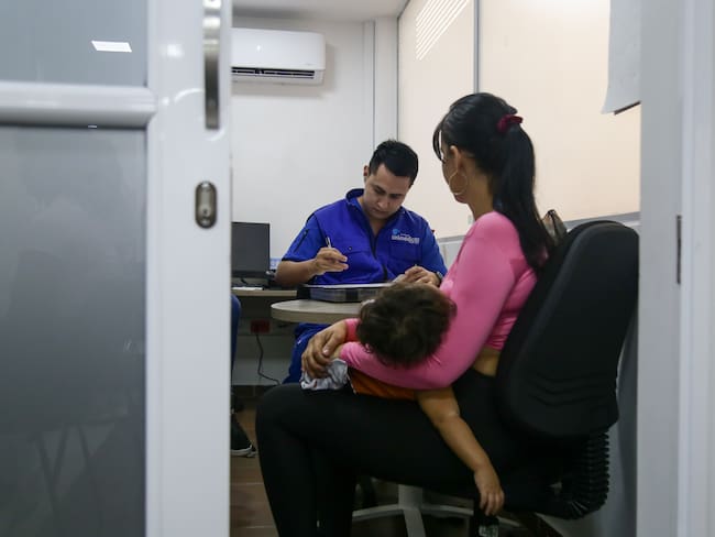 Cúcuta. Enero 24 de 2025. Personas migrantes y colombianos retornados reciben orientación y acceden a diversos servicios en el Centro Intégrate, de Cúcuta. (Colprensa - Catalina Olaya)