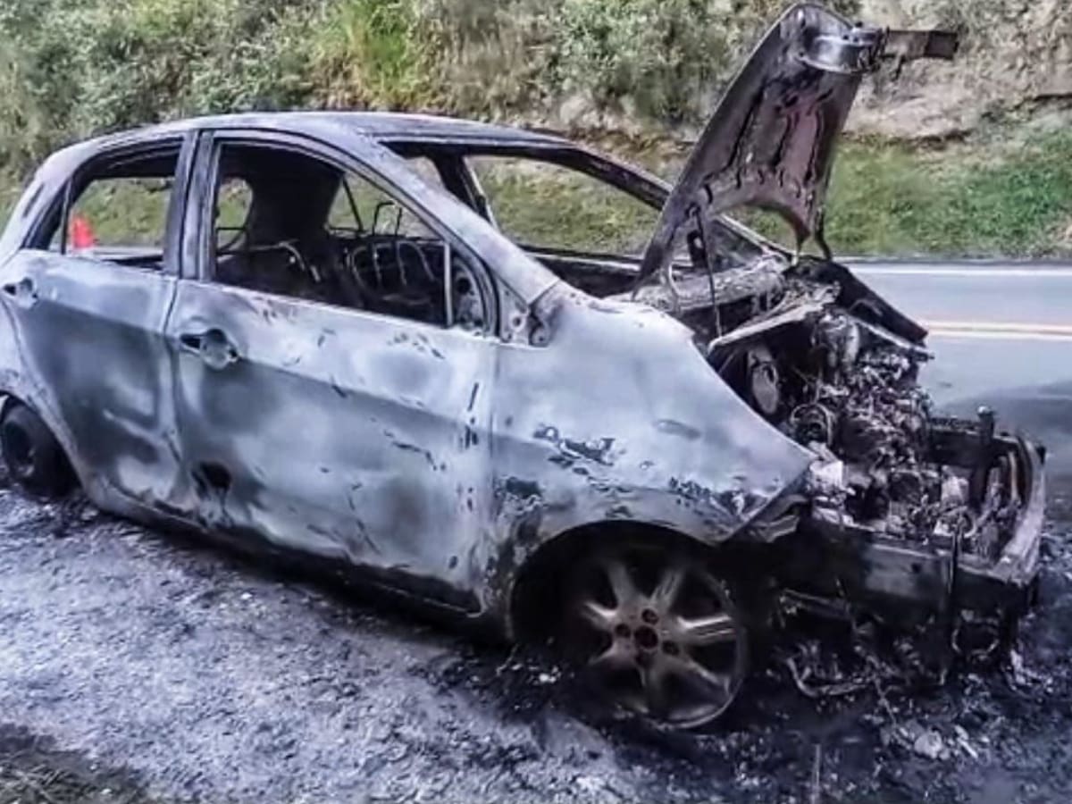 Un vehículo incinerado y una mujer asesinada después de hechos violentos en el Cauca