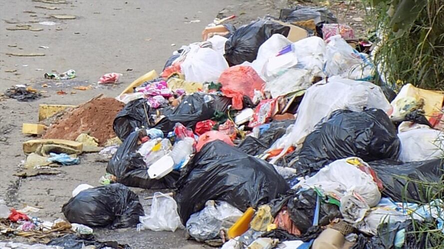 En el municipio de Luruaco Atlántico fue declarada la emergencia sanitaria por la deficiencia en el servicio de aseo que presta la empresa Acuacor. Foto: Colprensa.