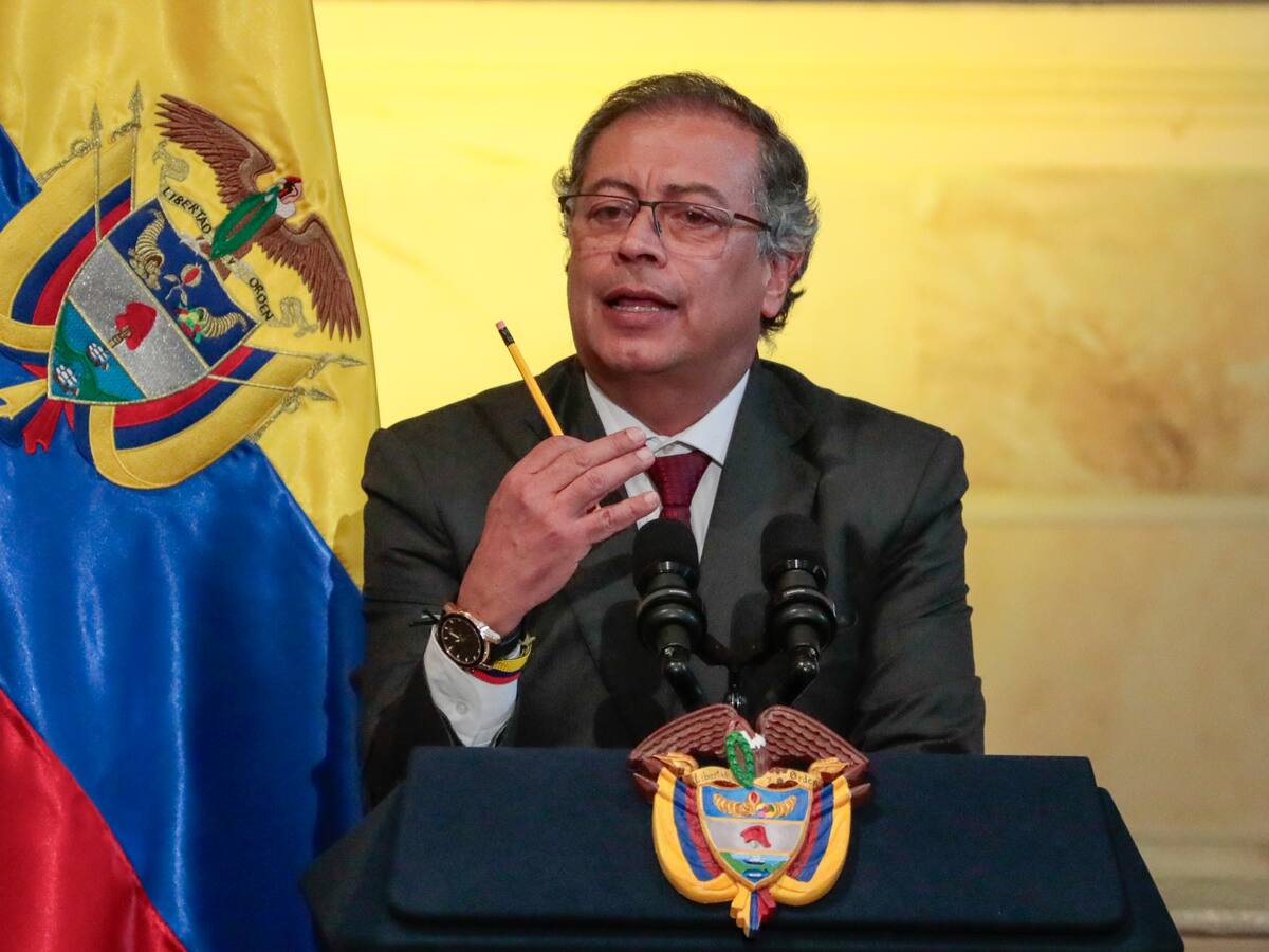 Presidente Petro propone inversión forzosa en la industria, la vivienda y el turismo