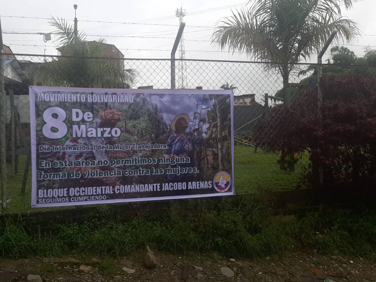 Instalaron pancarta de las disidencias de las Farc en la Alcaldía de Morales, Cauca