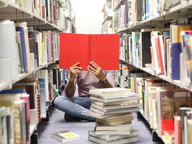 Imagen de referencia persona estudiando inglés. Foto: Getty Images.