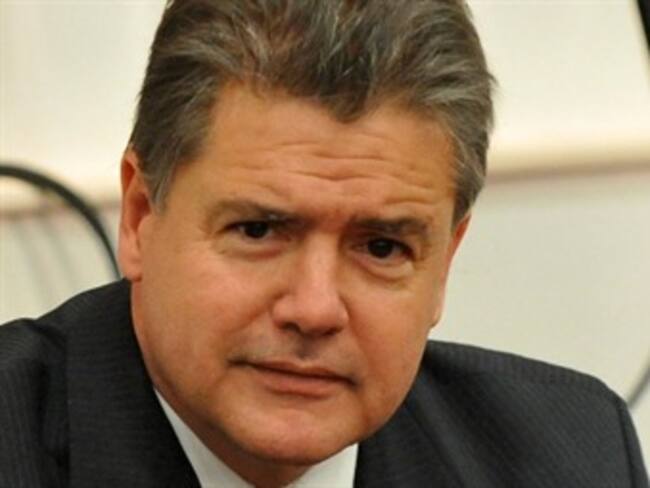 Senador Juan Carlos Vélez pidió excusas por plagio