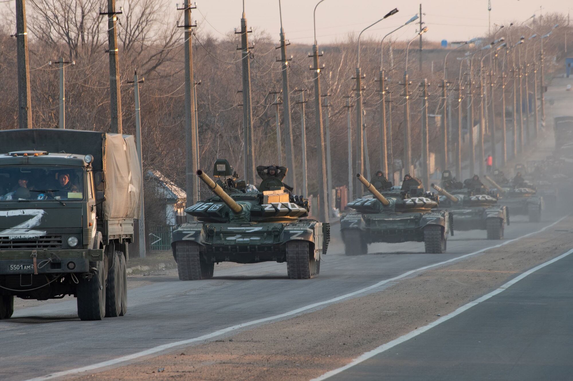 Tanques rusos cerca a Mariupol, Ucrania (Photo by Maximilian Clarke/SOPA Images/LightRocket via Getty Images)