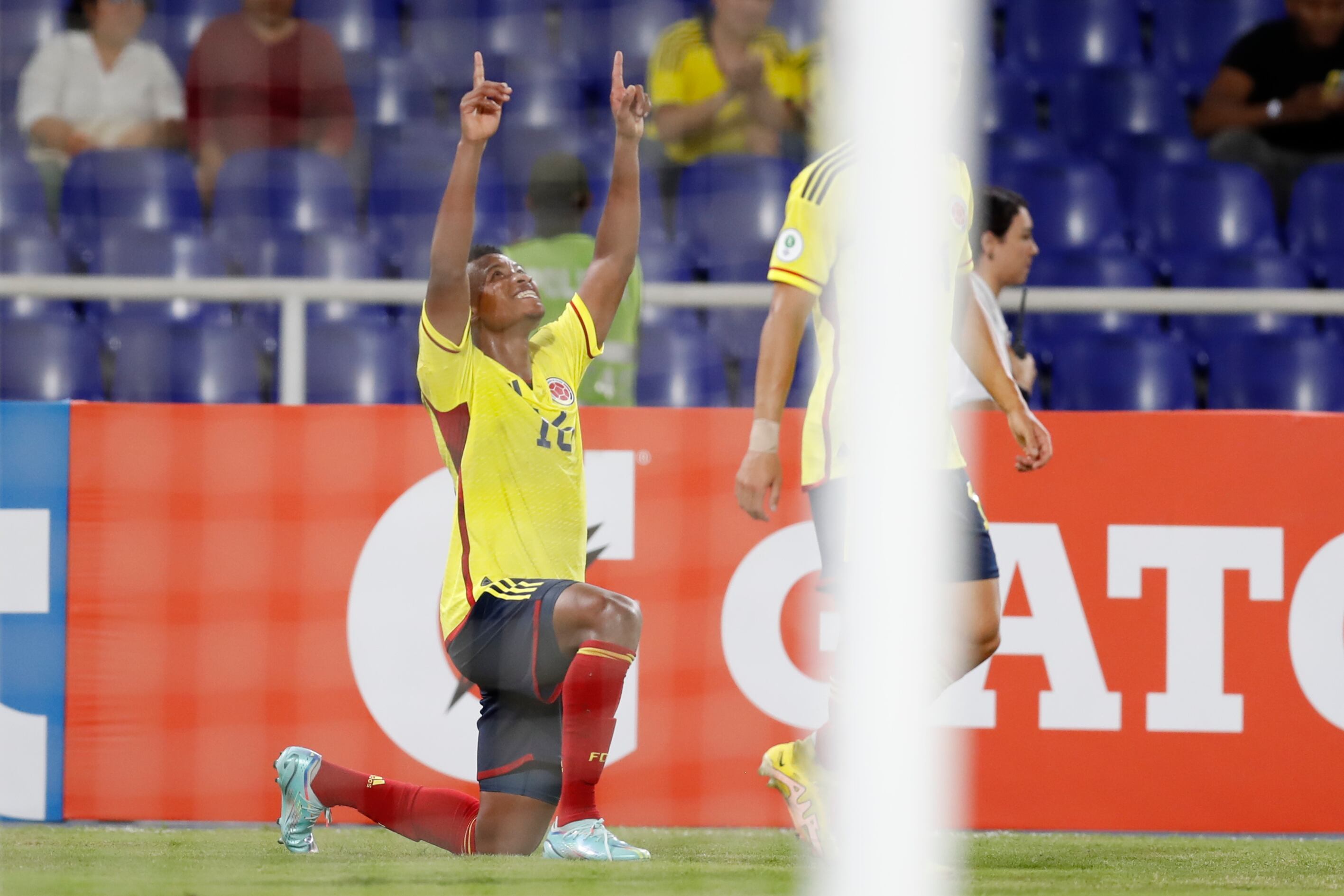 Oscar Cortés de Colombia celebra un gol en el partido de la fase de grupos del Campeonato Sudamericano Sub-20 entre las selecciones de Perú y Colombia en el estadio Pascual Guerrero en Cali. Foto: EFE/ Ernesto Guzmán Jr.
