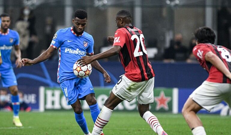 La prensa deportiva italiana tiene titulares como "robo" y "penalti inexistente" para comentar el triunfo 2-1 del Atlético Madrid en el campo del Milan en la Liga de Campeones. Foto: Piero Cruciatti/Anadolu Agency via Getty Images