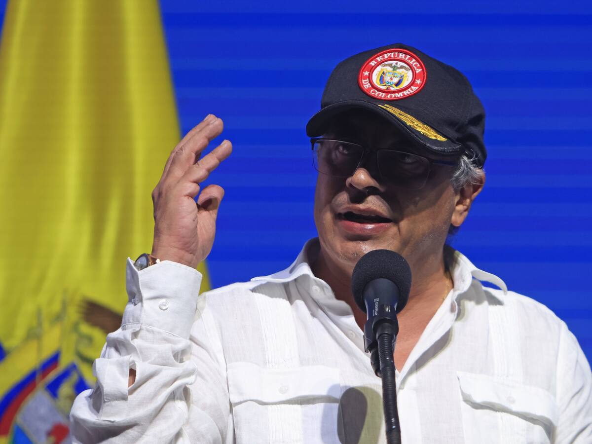 Petro cuestiona suspensión de contratación con acciones comunales: “estamos incumpliendo”