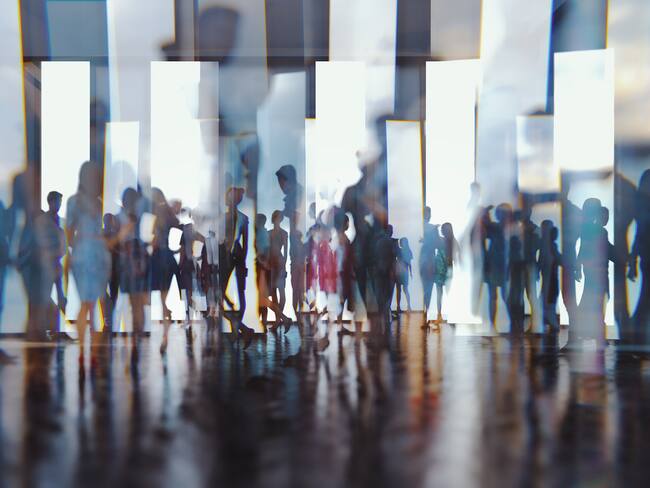 Imagen de referencia de personas en un evento. Foto: Getty Images