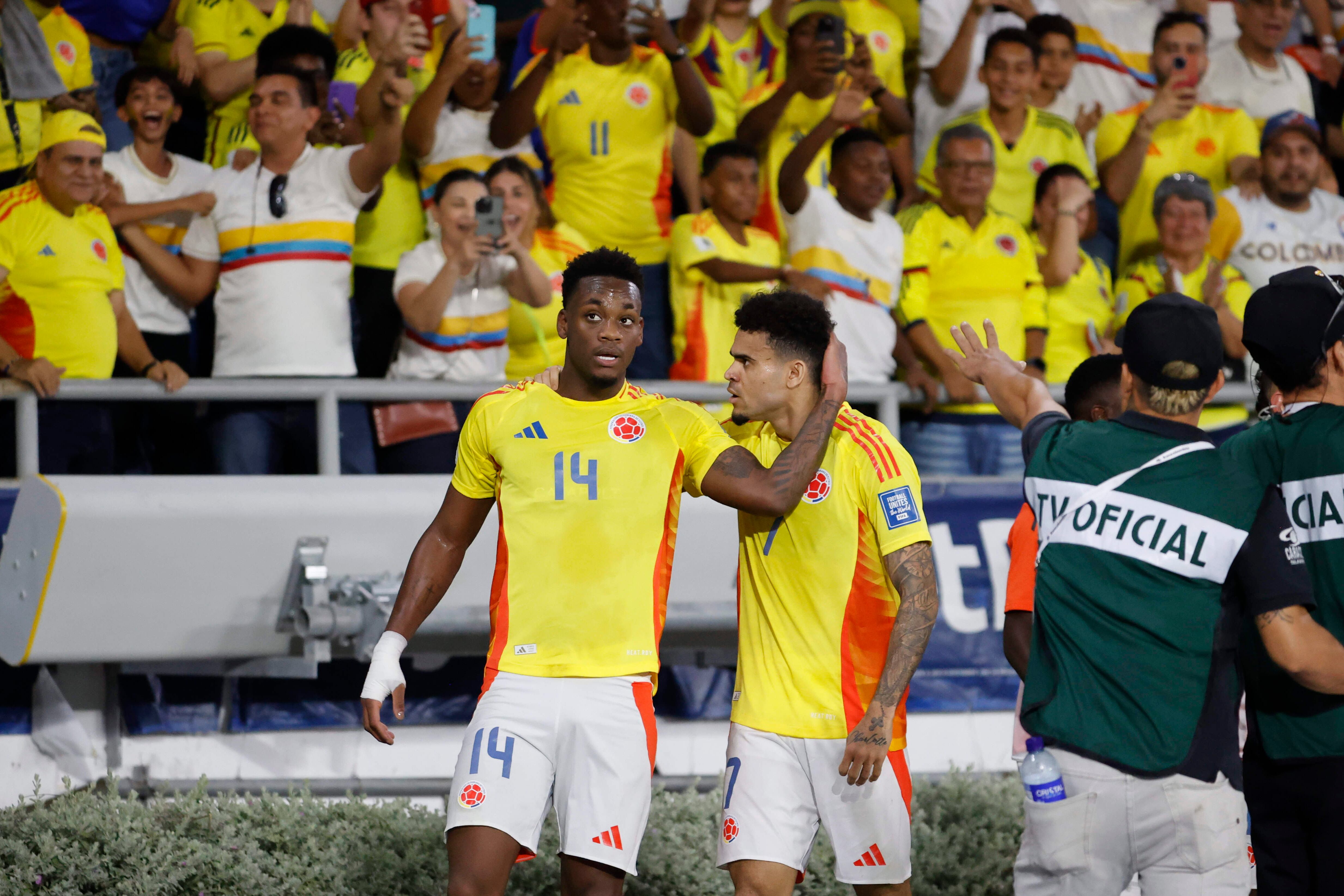 Jhon Durán (i) y Luis Díaz. FOTO: EFE/Mauricio Dueñas Castañeda