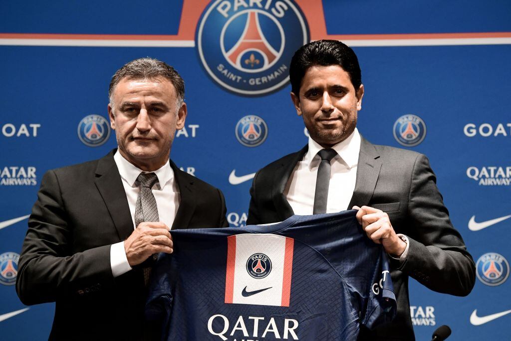 Nuevo técnico Christophe Galtier y el presidente del PSG, Nasser Al-Khelaifi. (Photo by BERTRAND GUAY / AFP) (Photo by BERTRAND GUAY/AFP via Getty Images)