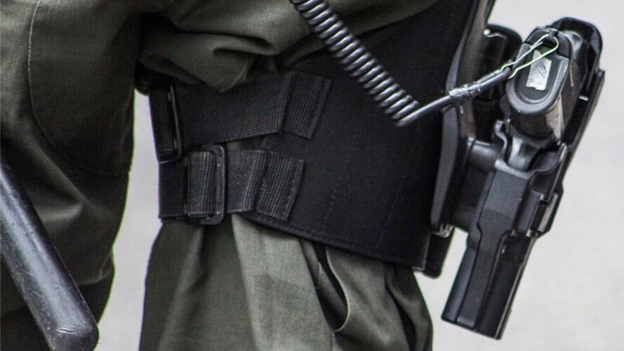 Imagen de referencia de uniformado de la Policía. Foto: Getty Images / Daniel Garzn Herazo / EyeEm