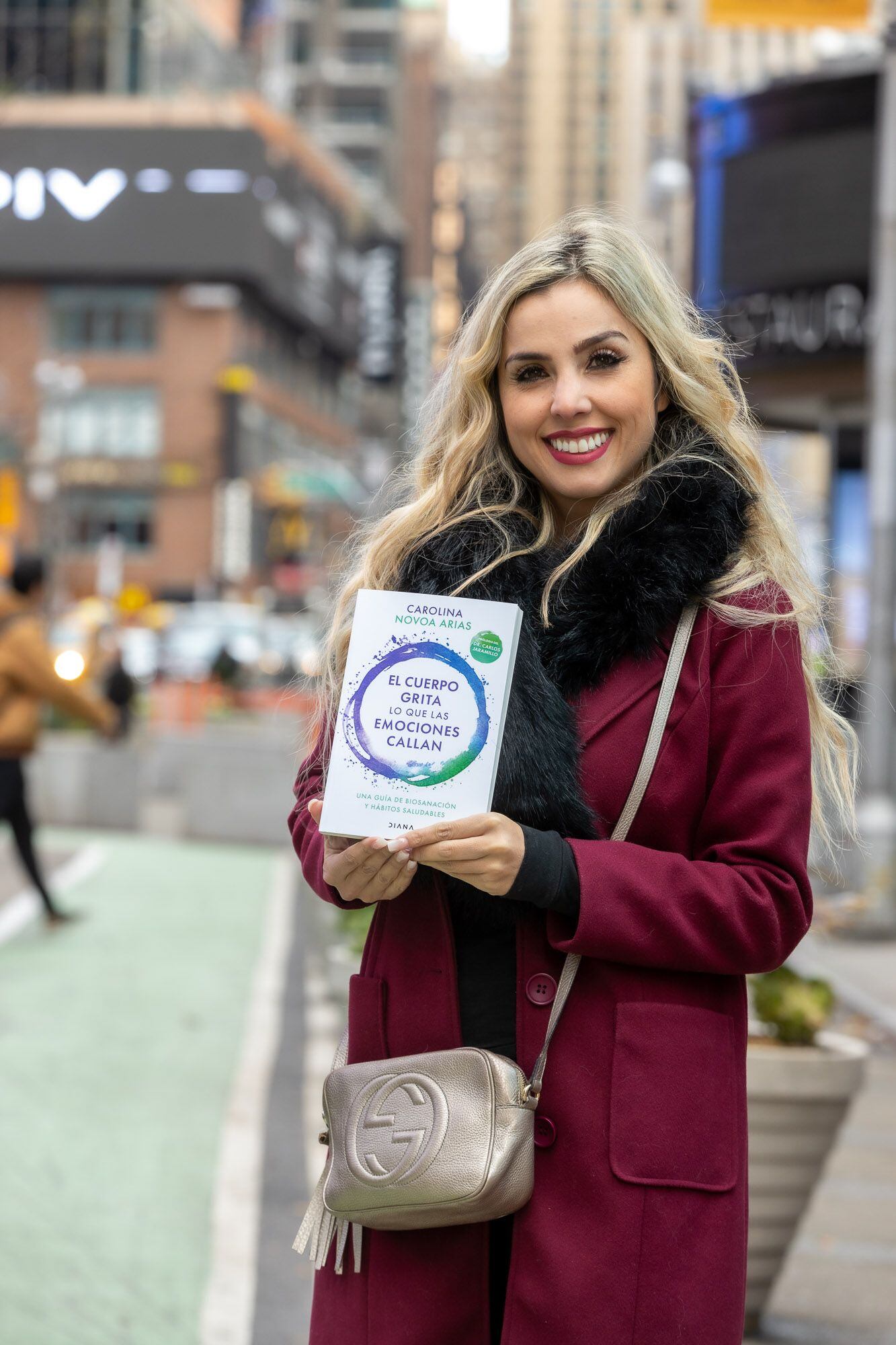 Carolina Novoa presenta su libro. Foto cortesía