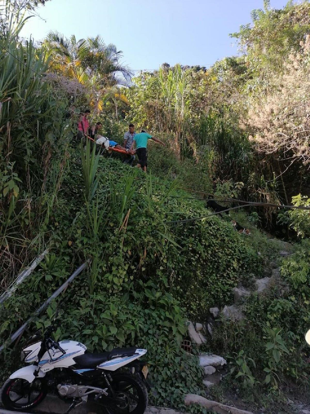 Minero resultó afectado por inhalación de gases. Crédito: Bomberos Marmato, Caldas.