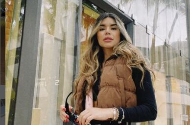 La modelo y creadora de contenido Ashley Ordóñez sufrió un terrible accidente mientras compartía con unos amigos en un bar en Cali. / FOTO: Instagram: @ashleyordoneza