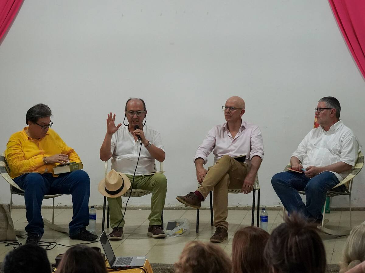 El periodismo no debe parecerse a Petro, Milei o Bukele, alerta desde el Festival Macondo