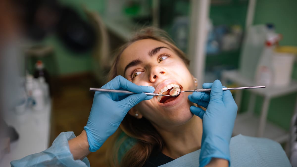 ¿Tiene las encías inflamadas? Experto explicó los riesgos de esta situación