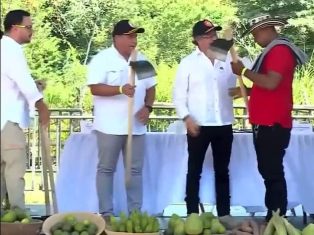 La Fiscalía de Francisco Barbosa pasó la tierra de unos narcotraficantes a otros: Petro