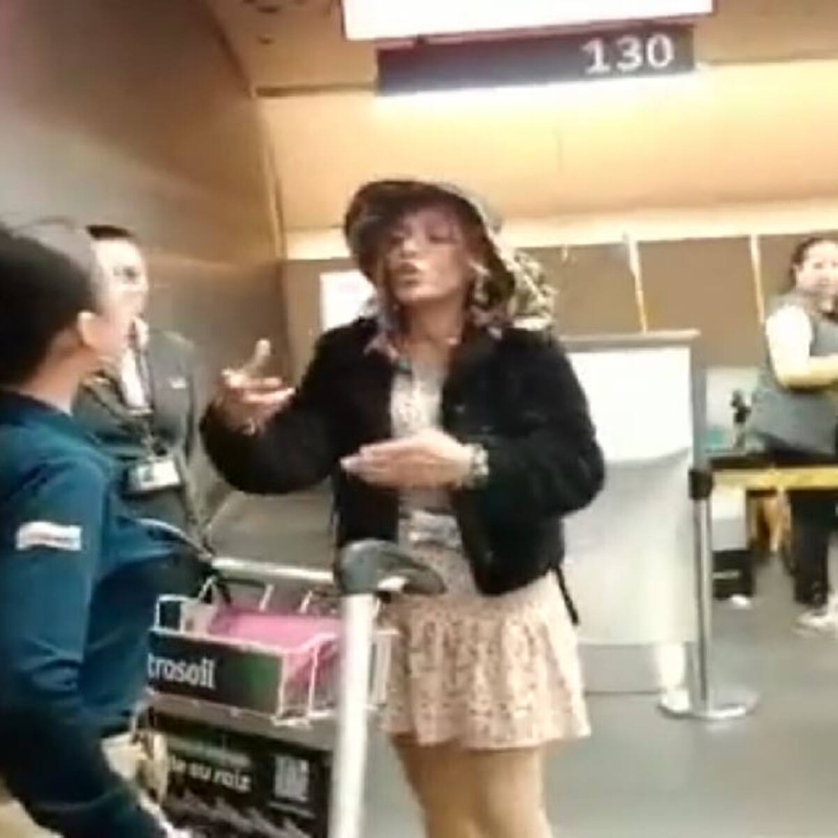 Migración expulsará a ciudadana noruega por agredir a funcionaria en aeropuerto El Dorado