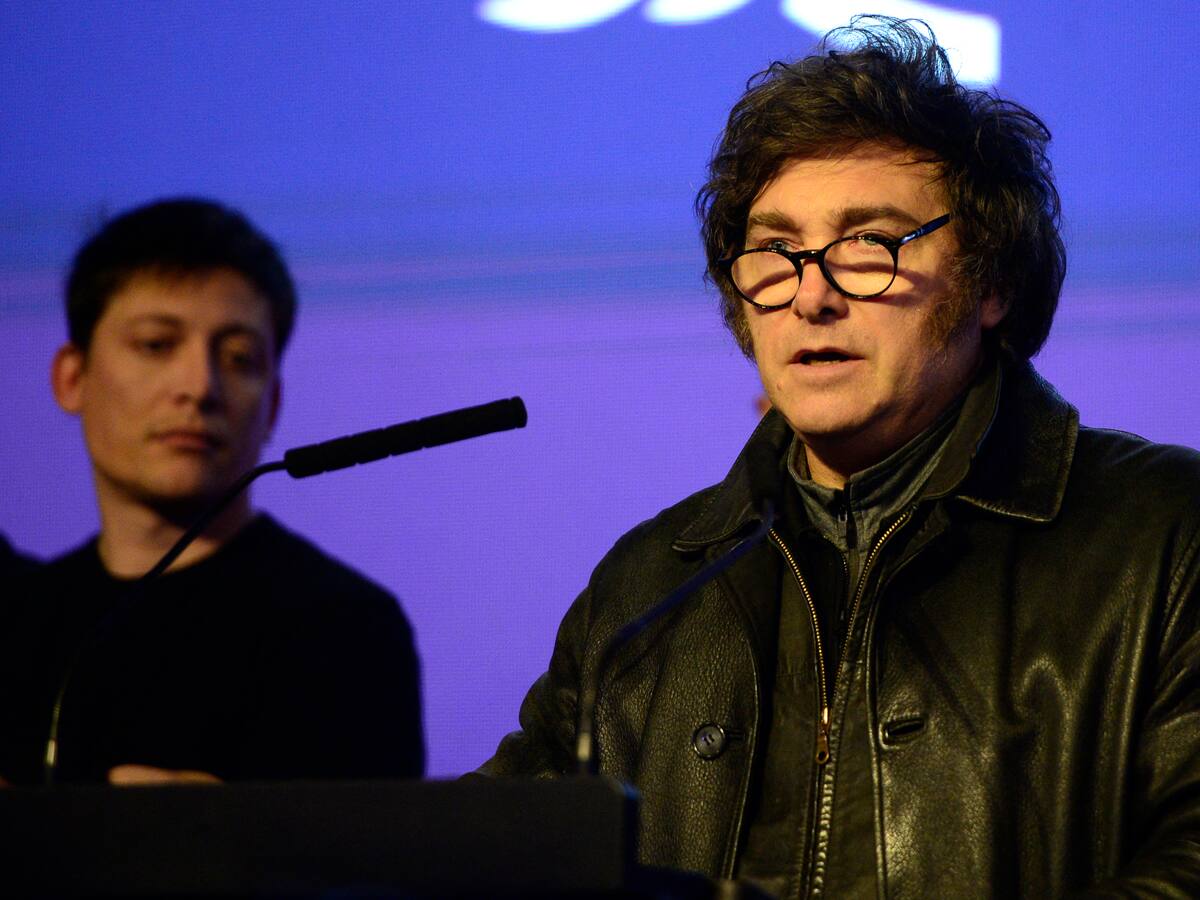 Javier Milei prometió no moverse “ni un milímetro” de su plan económico tras derrota electoral