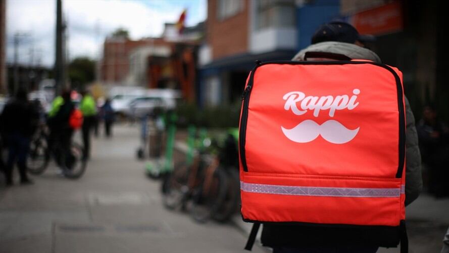 Por medio del numeral #RappiEstafa varios usuarios aseguraron que la empresa le entregó premios a ejecutivos de la organización.. Foto: Colprensa