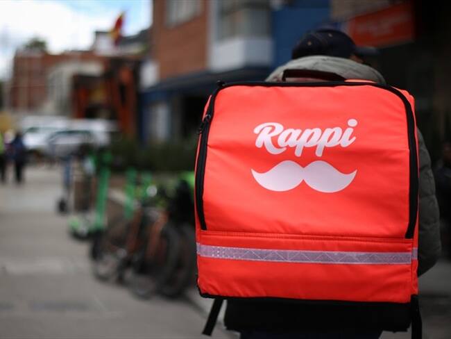 Por medio del numeral #RappiEstafa varios usuarios aseguraron que la empresa le entregó premios a ejecutivos de la organización.. Foto: Colprensa