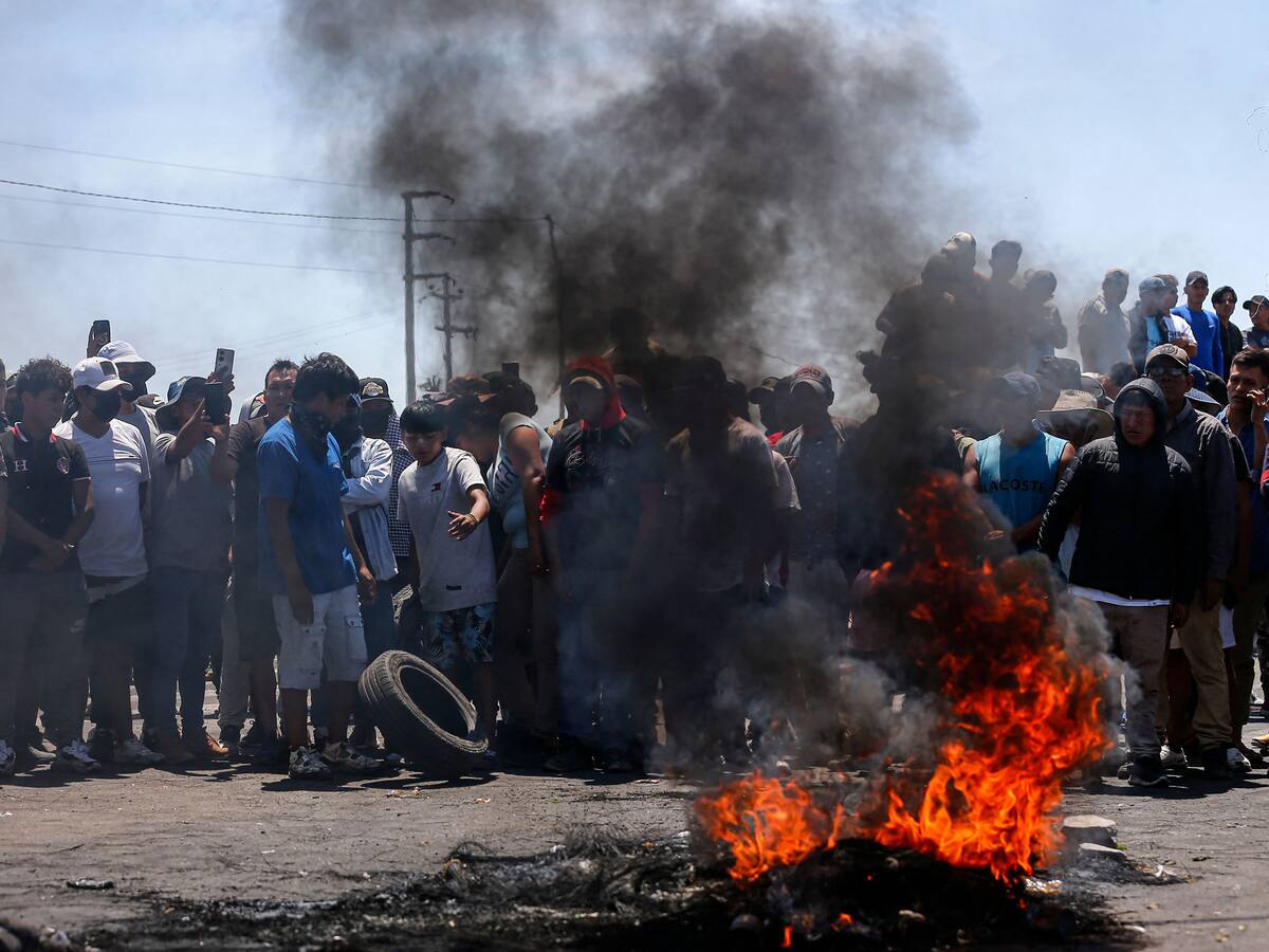 Al menos 12 heridos en protestas cerca a un aeropuerto peruano