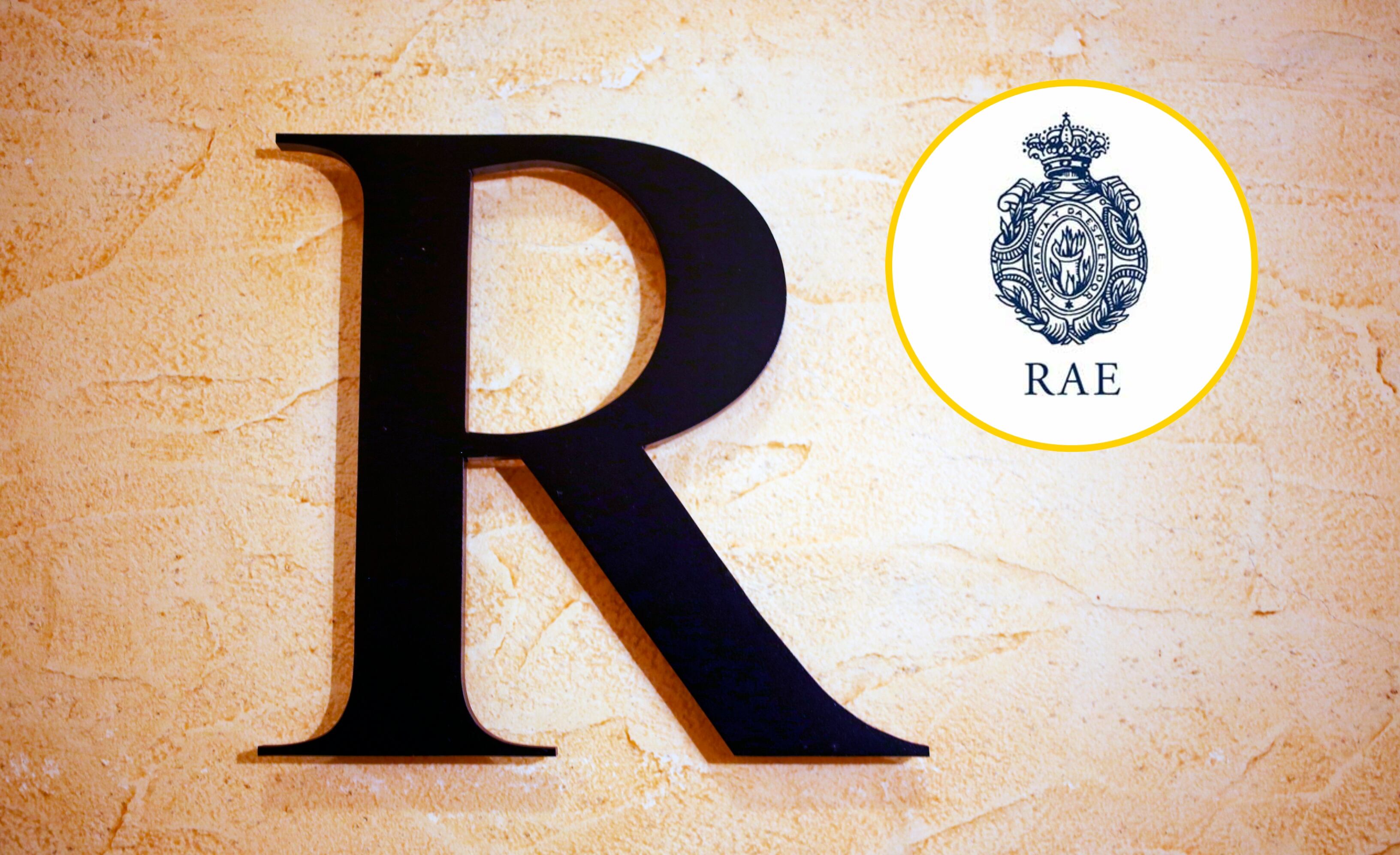 Letra 'r' y logo de la RAE. Foto: DigiPub vía Getty Images y RAE. 