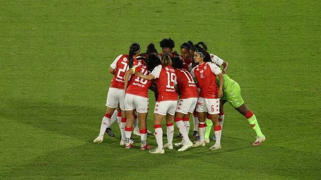 Jugadores de Independiente Santa Fe. Foto: Daniel Garzon Herazo/NurPhoto via Getty Images