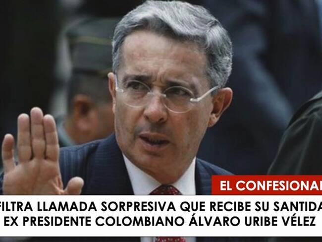 [Humor] Se filtra llamada de Álvaro Uribe y  el papa Francisco. Foto: