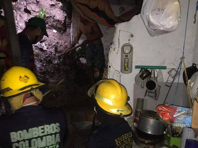 Lluvias causan la muerte de 2 personas en Santa Marta, una pared les cayó encima. Foto: Cortesía: Cuerpo de Bomberos