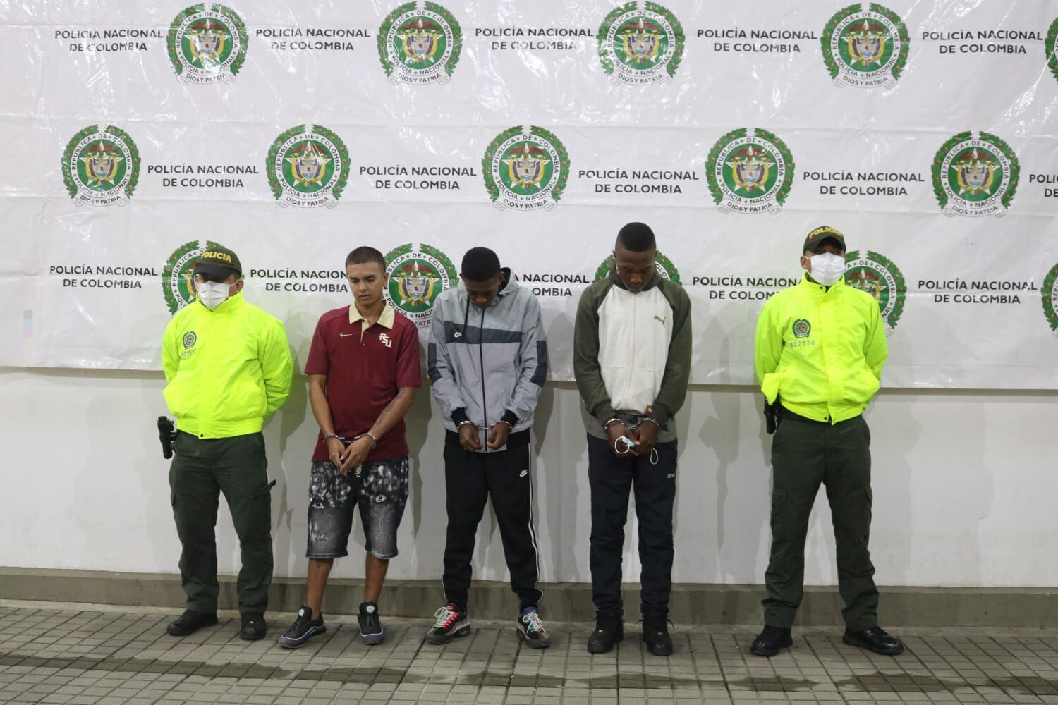 Los implicados integrarían la banda denominada “Los Libertadores”, responsable de varios hurtos en las comunas 2, 3, 11 y 17 de Cali. Foto: Policía. 