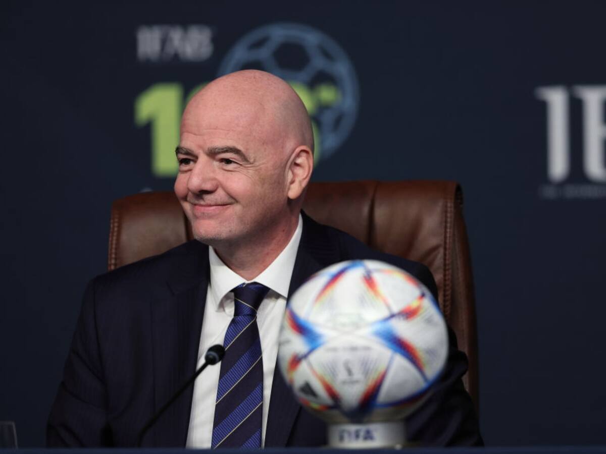 Duque condecora a Infantino pese a que dijo no al mundial femenino en Colombia