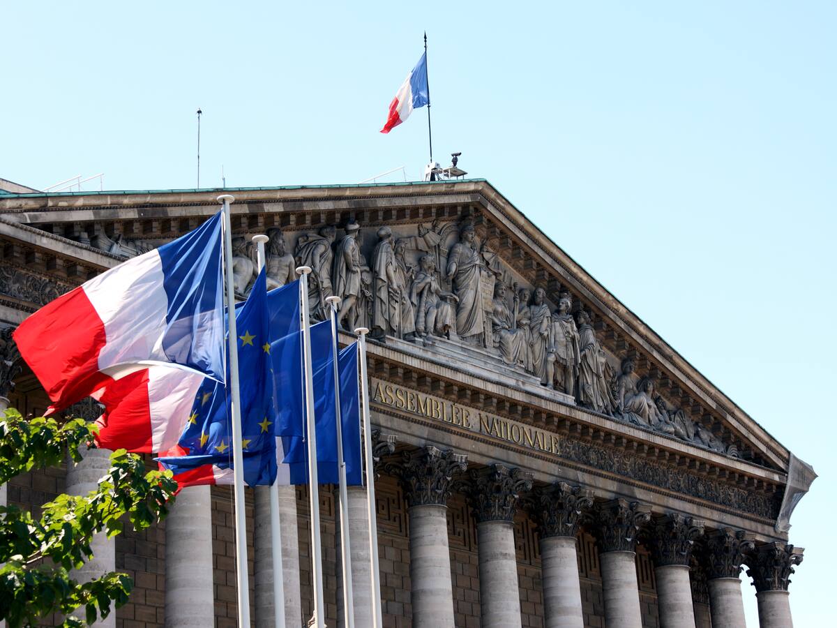 Gobierno francés superó su octava moción de censura de la edad de jubilación