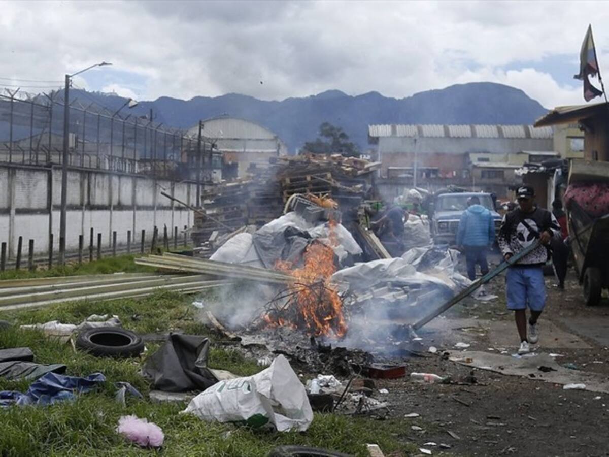 Desalojo en Puente Aranda terminó en incendio