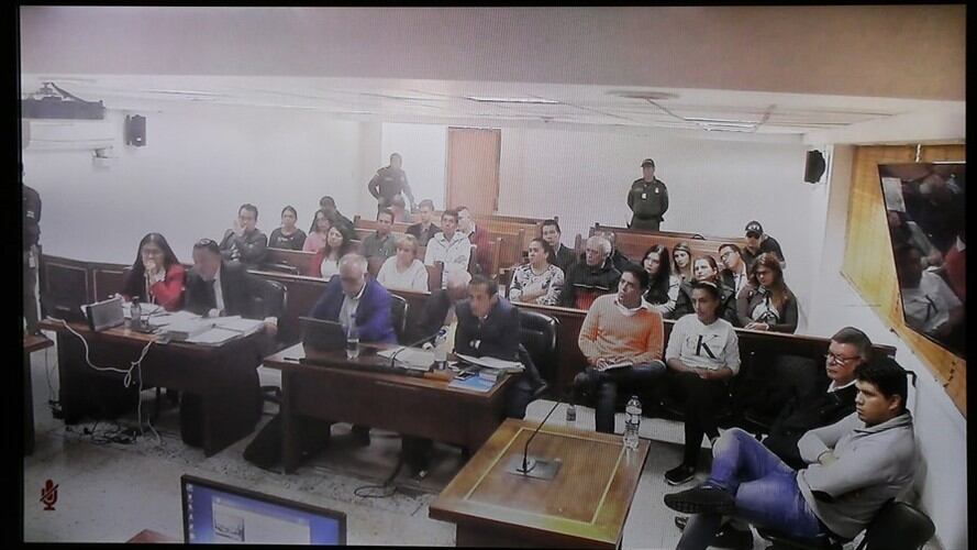 El fiscal Carlos Bermeo, el exsenador Luis Alberto Gil y tres particulares fueron capturados por recibir un anticipo de 500.000 dólares para frenar la extradición de “Jesús Santrich”. Foto: Colprensa