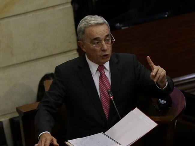 La carta que Álvaro Uribe le envió al Papa Francisco. Foto: Colprensa