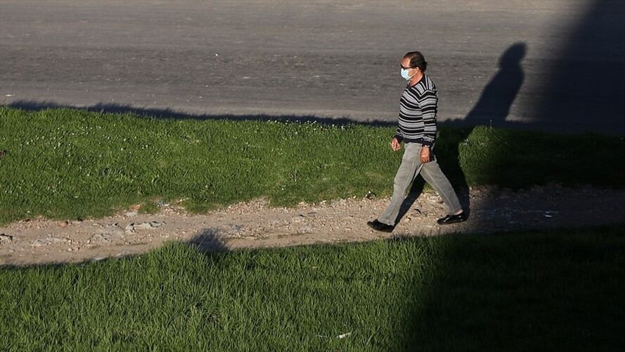 Esta persona fue puesta a disposición de la autoridad competente por el delito de “violación de medida sanitaria”. Foto: Colprensa