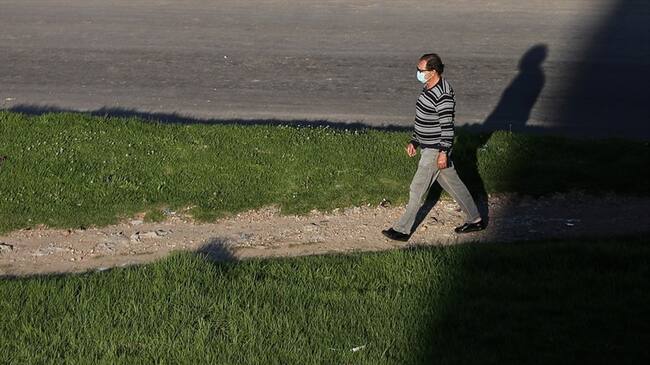 Esta persona fue puesta a disposición de la autoridad competente por el delito de “violación de medida sanitaria”. Foto: Colprensa